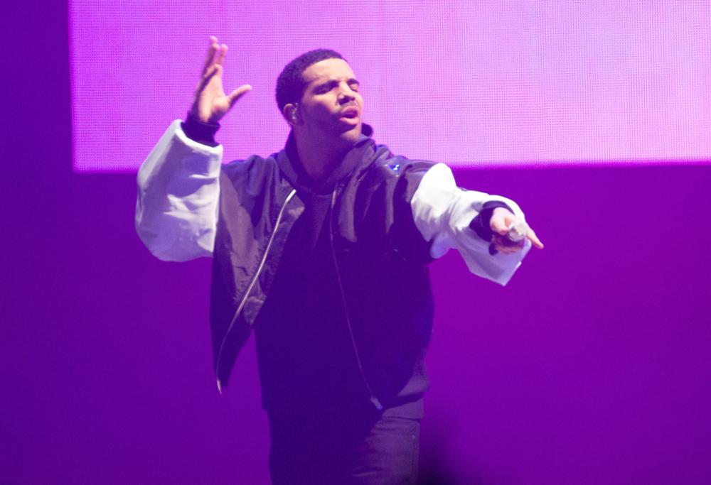Niente più selfie con Drake: L'AS Roma lo vieta ai giocatori