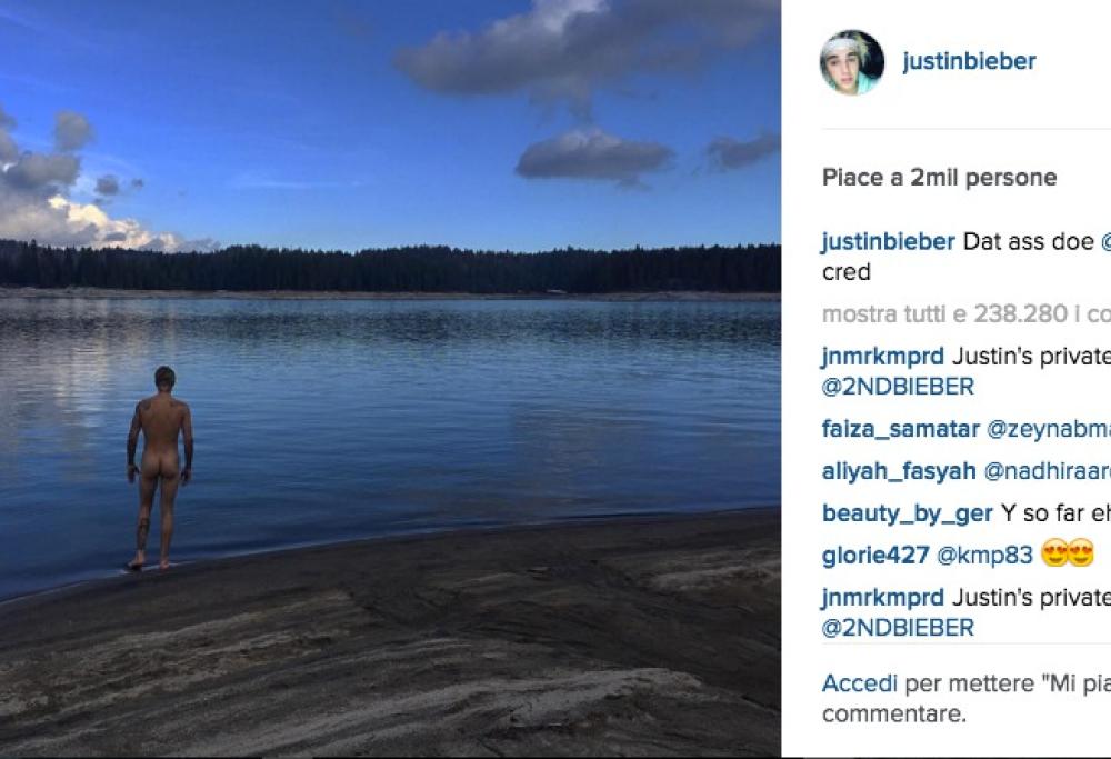 Justin Bieber: bagno nudo al lago
