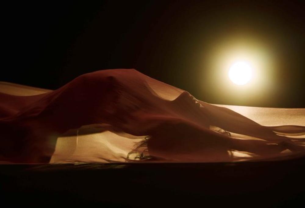 Rihanna: nel nuovo video coperta solo da un velo