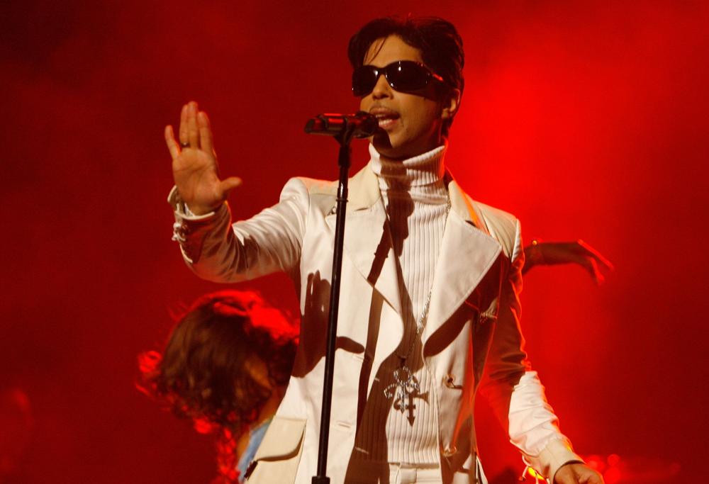 Prince: l'autopsia rivela un'overdose accidentale di antidolorifici 
