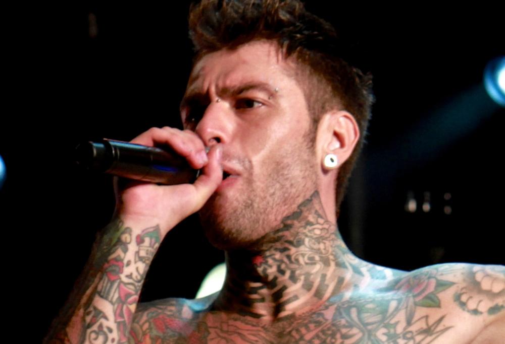 Fedez torna alla musica: fuori ora un nuovo pezzo con Cara