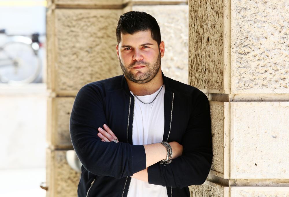 Salvatore Esposito a 105 Mi Casa, martedì 24 alle 18.00
