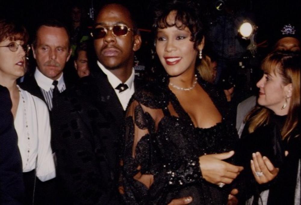 «Whitney Houston era bisessuale»: la rivelazione choc di Bobby Brown
