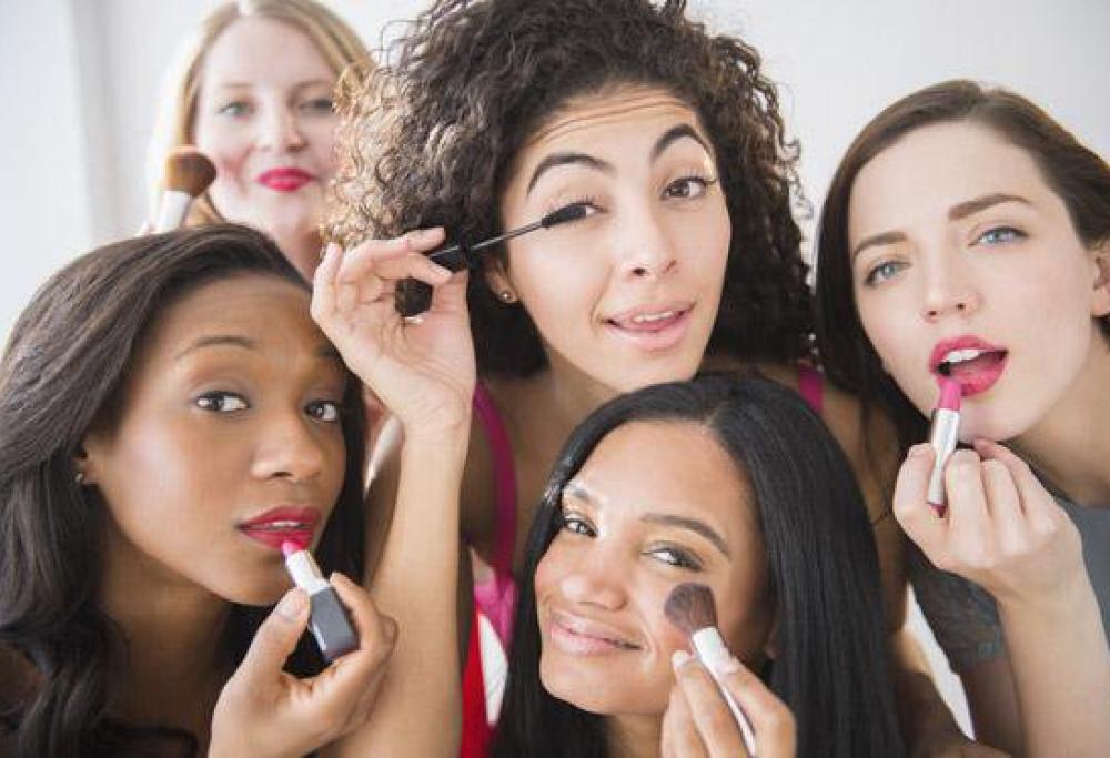 L'identikit delle finte amiche. 6 tipologie di amiche da cui difendervi e.. liberarvi