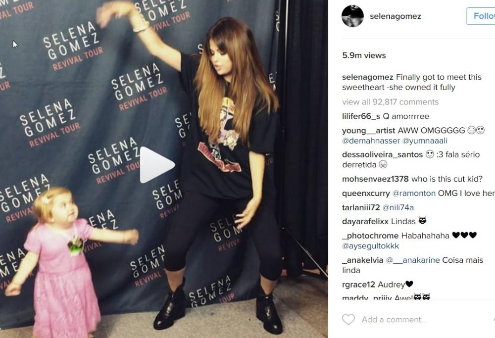 Selena Gomez balla con una fan speciale: Audrey Nethery, 7 anni, affetta da  DBA