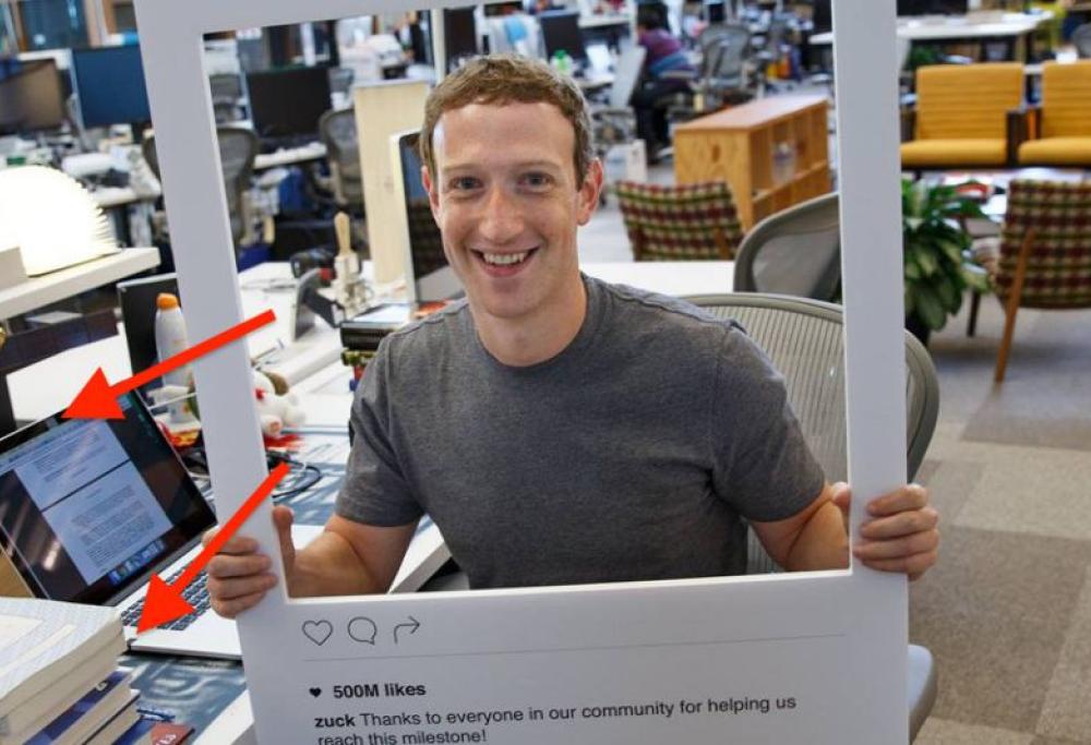 Perché Zuckerberg usa lo scotch per coprire il suo pc?