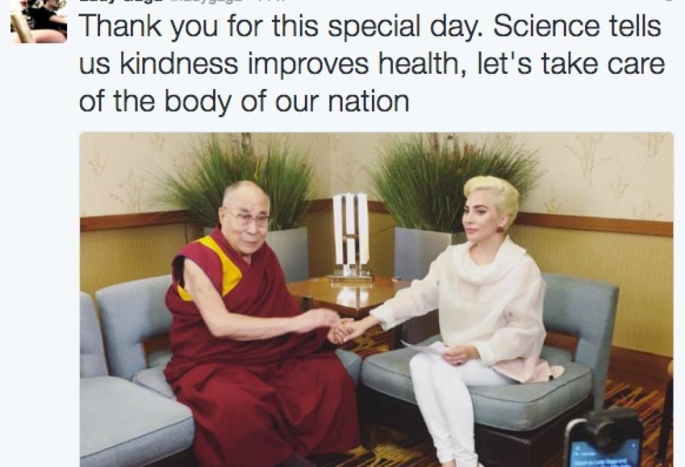 Lady Gaga incontra il Dalai Lama