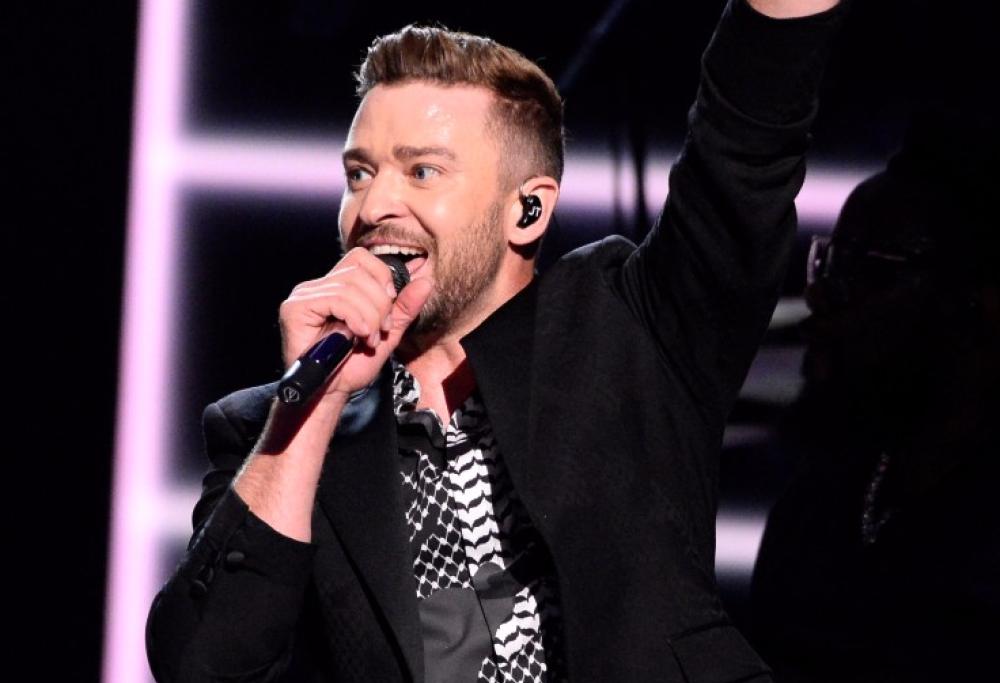 Justin Timberlake festeggia i 10 anni di "SexyBlack"