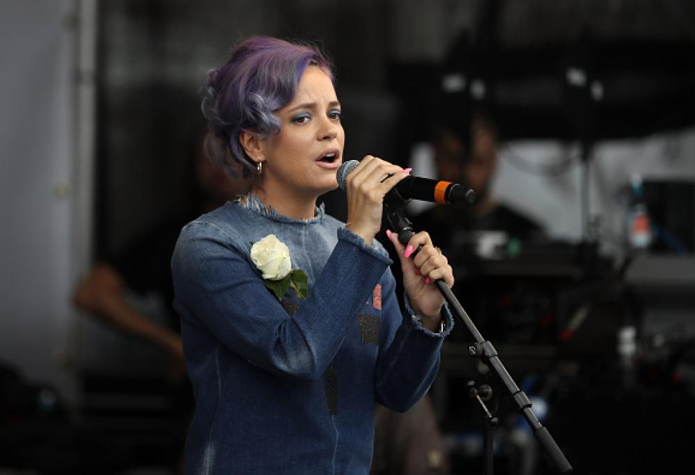 Lily Allen attacca il primo ministro inglese