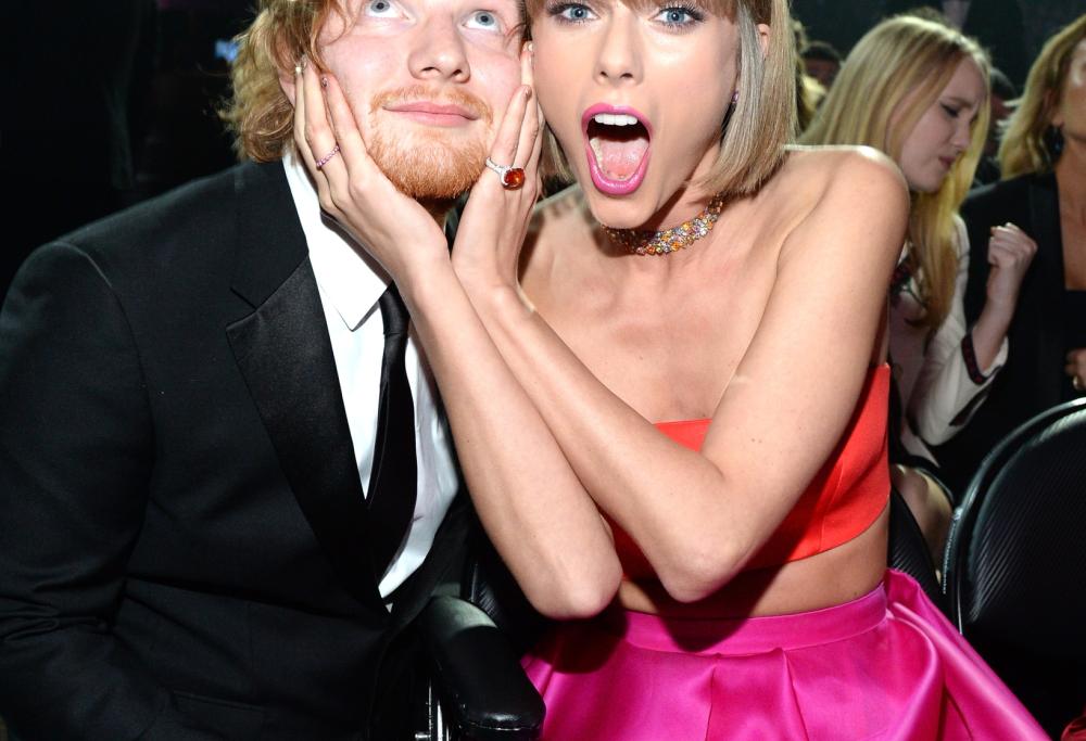 Ed Sheeran e Taylor Swift festeggiano il 4 luglio dandosi al karaoke (video)