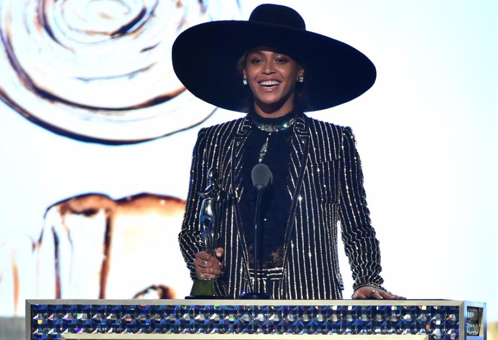 Beyoncé lancia un messaggio di pace: "Bisogna fermare la violenza"