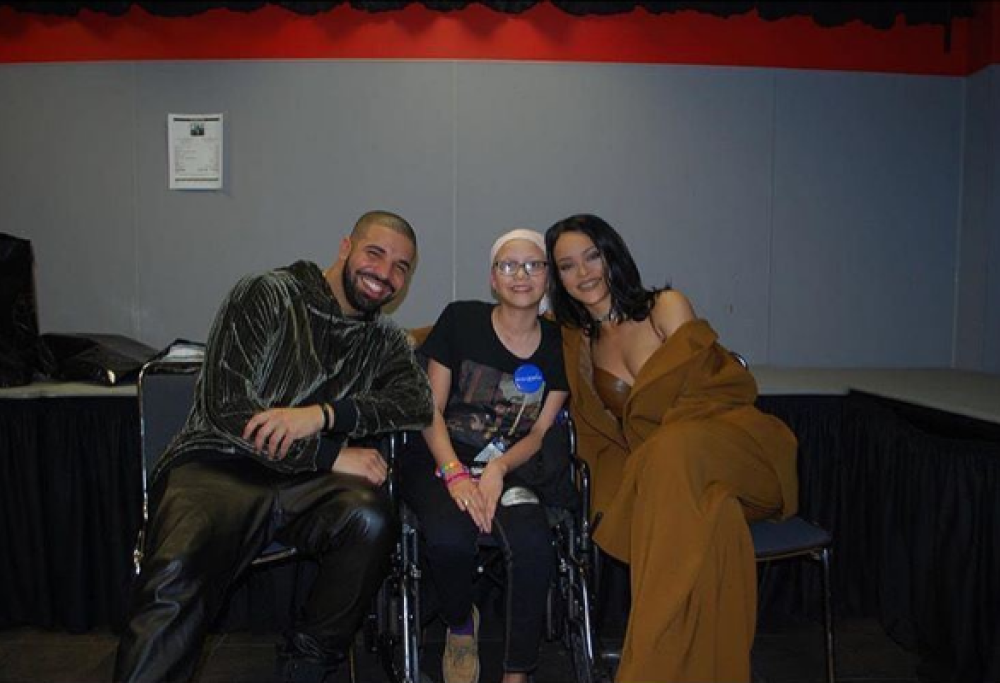 Rihanna e Drake piangono la morte di una loro fan