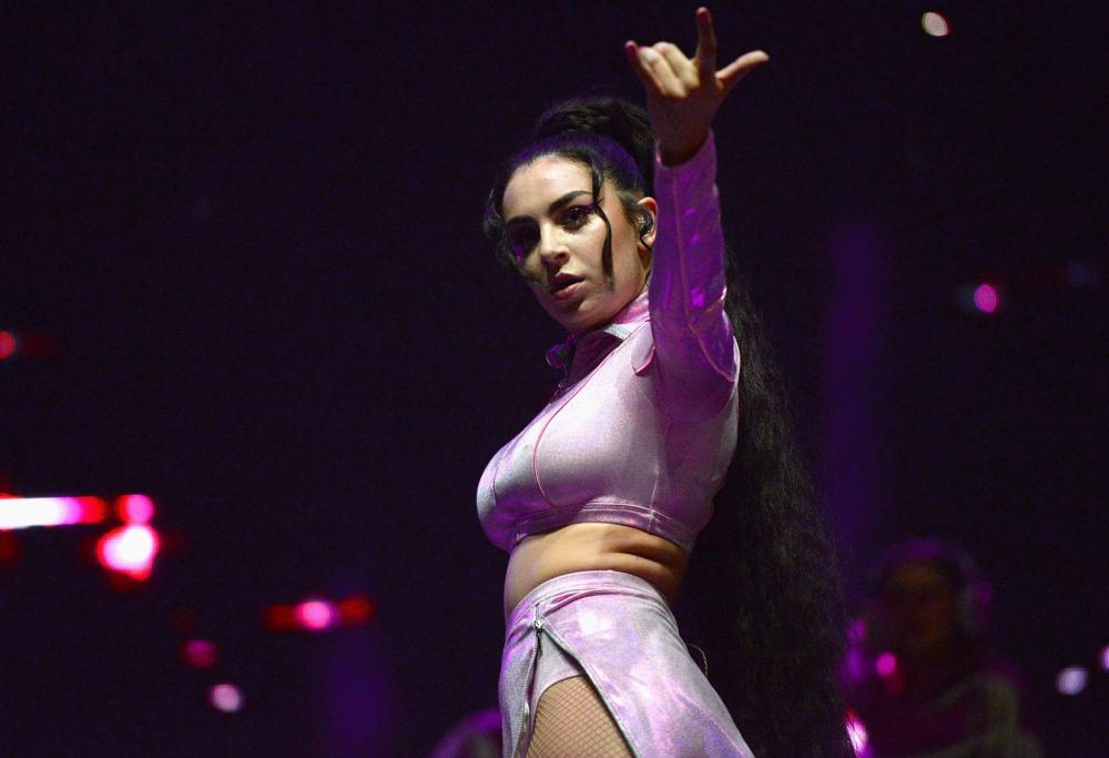 Charli XCX dice di no all’intimo 