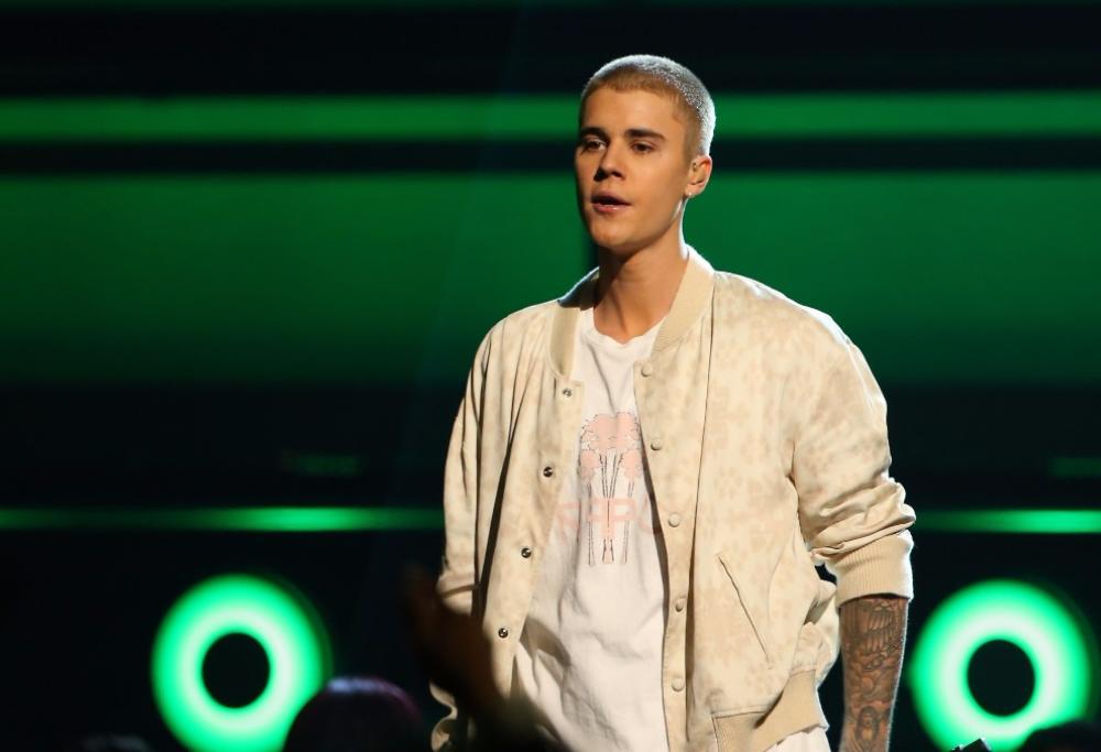 Justin Bieber arrabbiato con un fan. Guarda il video