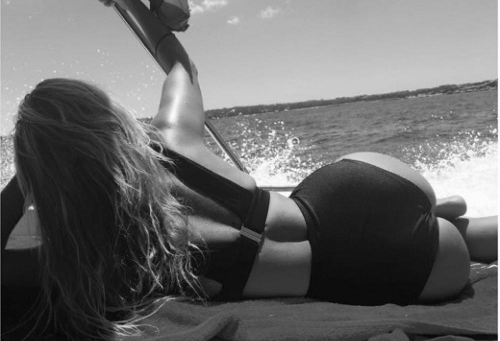 Emma Marrone mette in mostra la sua curve