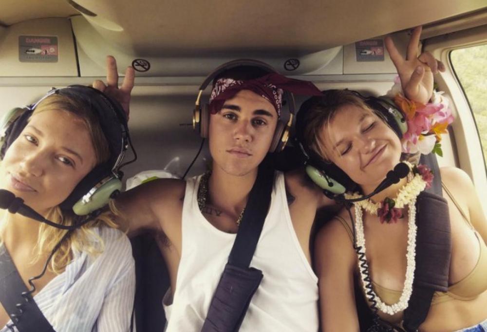 Justin Bieber: foto in elicottero in dolce compagnia