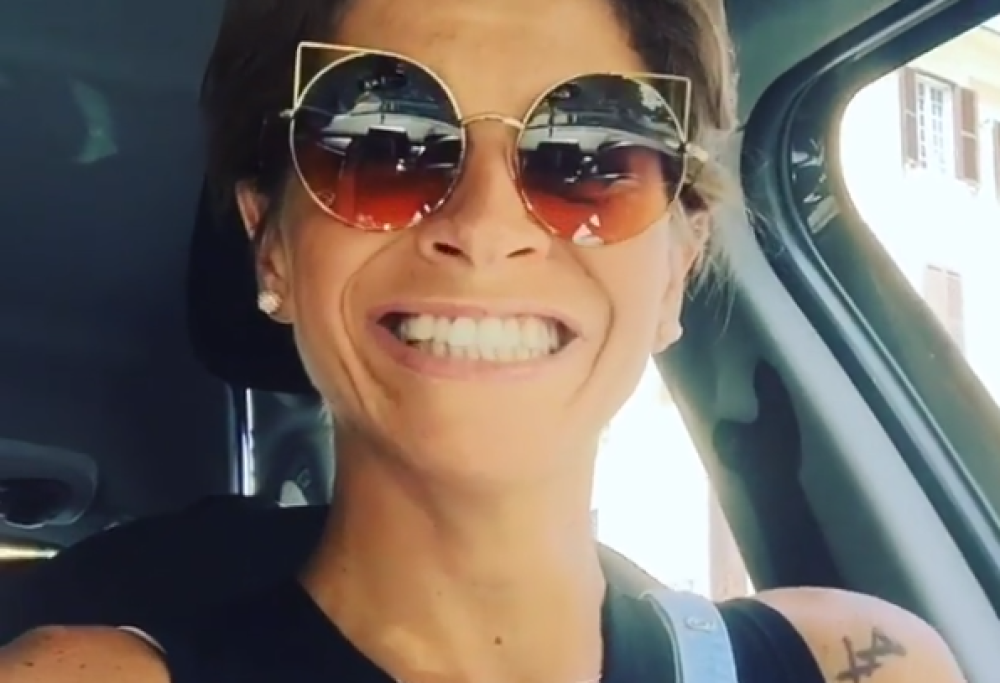 Alessandra Amoroso colpita dalla febbre di "Andiamo a comandare"