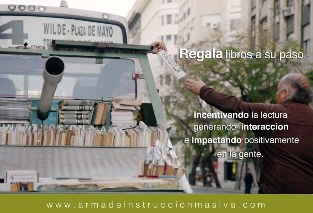 Il carro armato che regala libri: queste sono le armi che vorremmo!