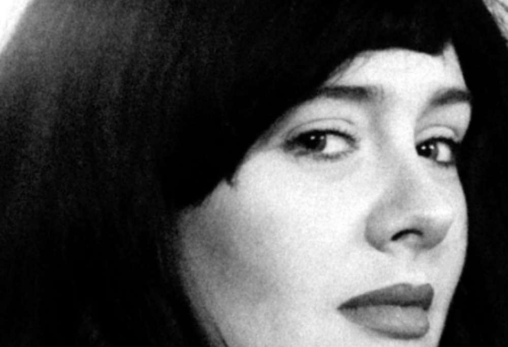 Adele sceglie il "dark side": eccola con i capelli neri