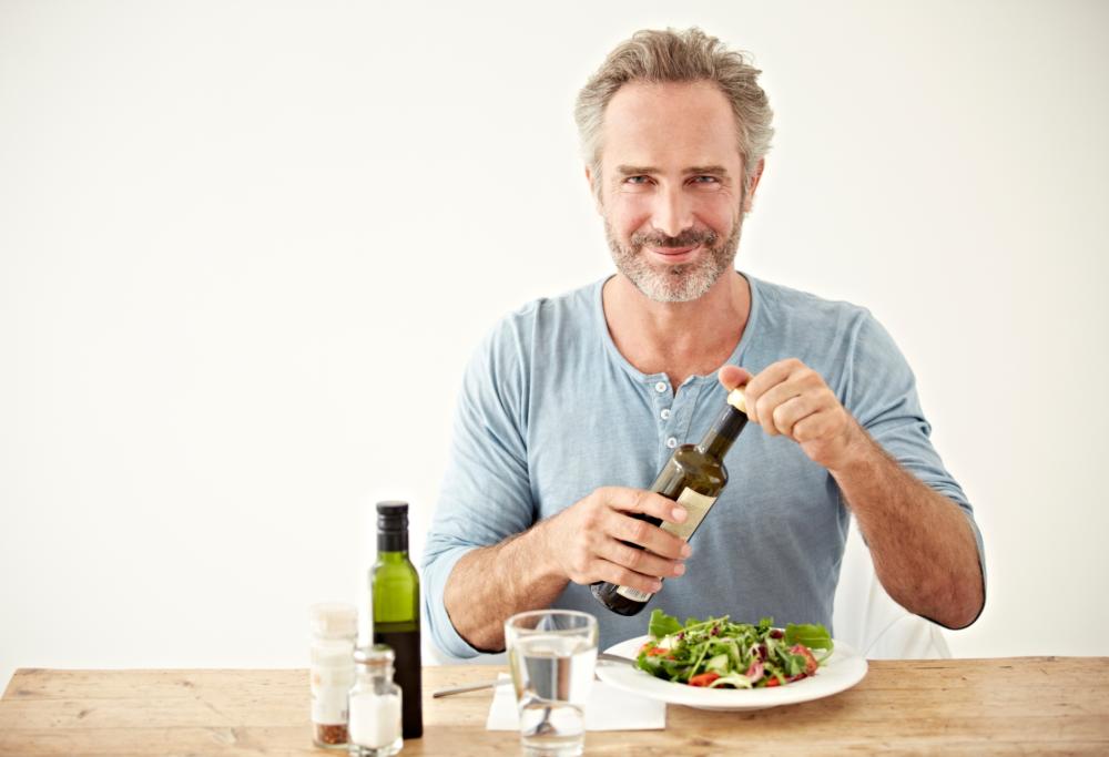 Le donne preferiscono gli uomini che mangiano insalata