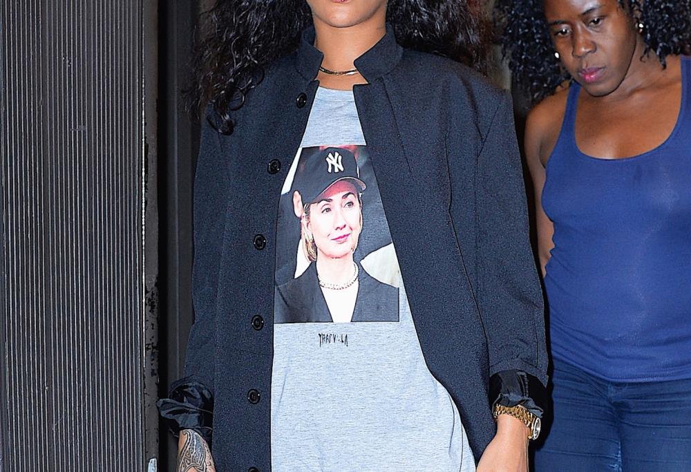 Rihanna scende in campo accanto a Hillary Clinton
