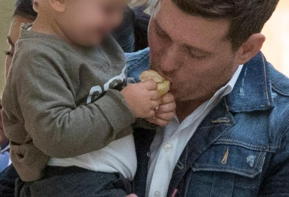 Michael Bublé: “Pregate per noi, nostro figlio Noah ha il cancro”