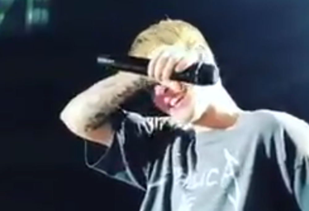 Justin Bieber in lacrime mentre canta "Purpose"