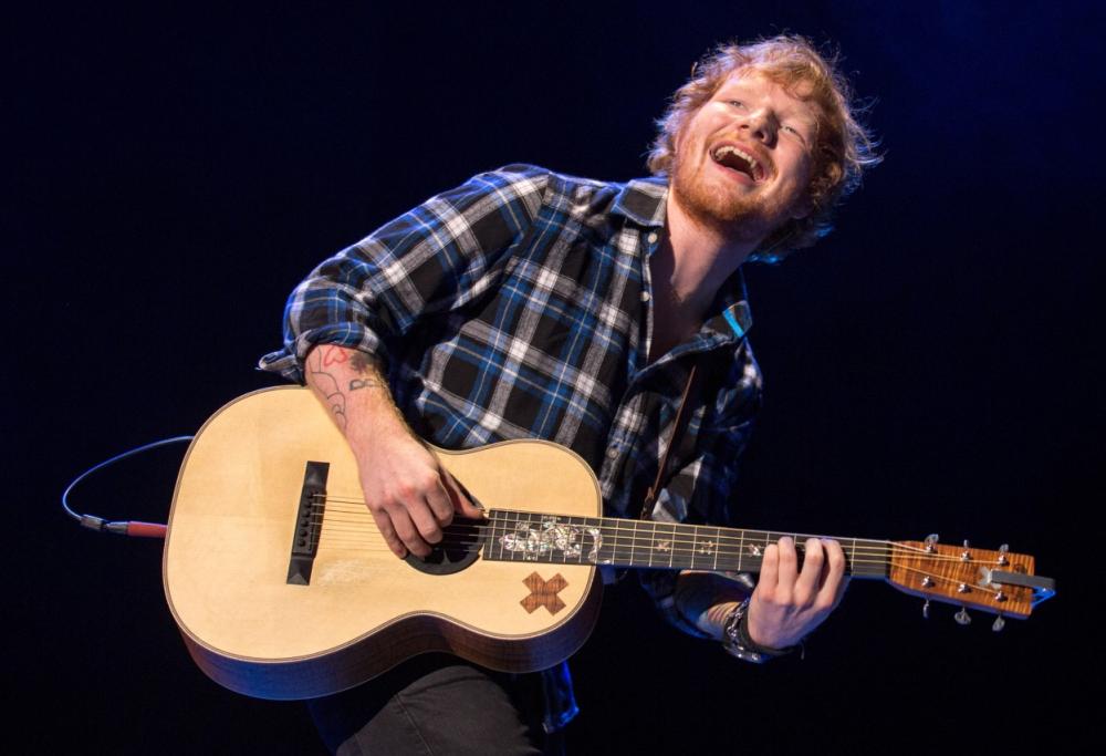 Ed Sheeran visita una sua piccola fan ammalata