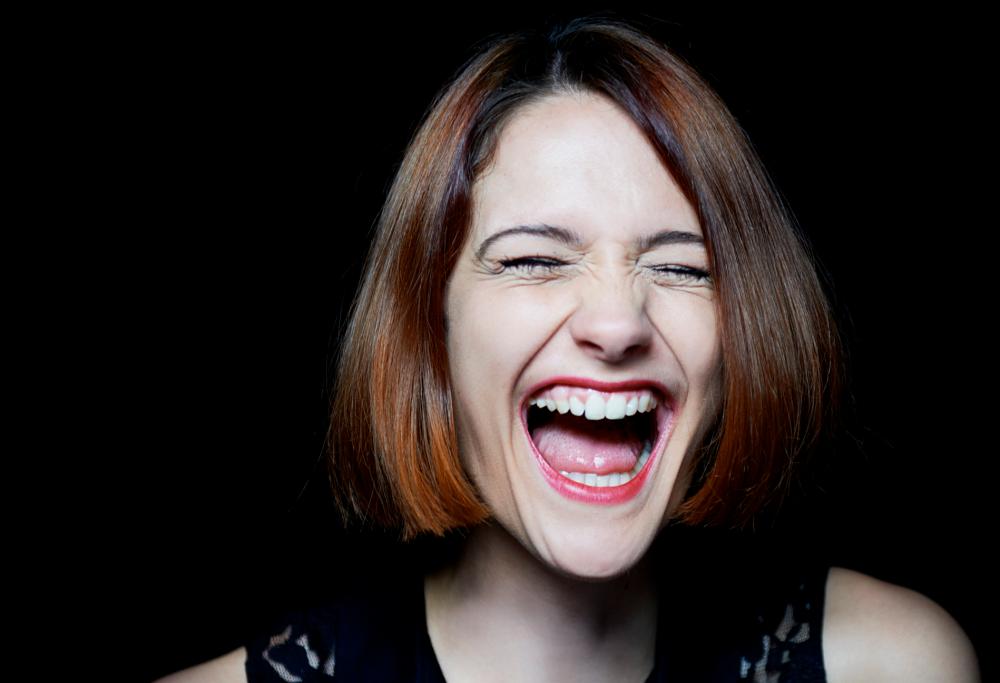 Ridere troppo è dannoso per la salute, lo dice la scienza