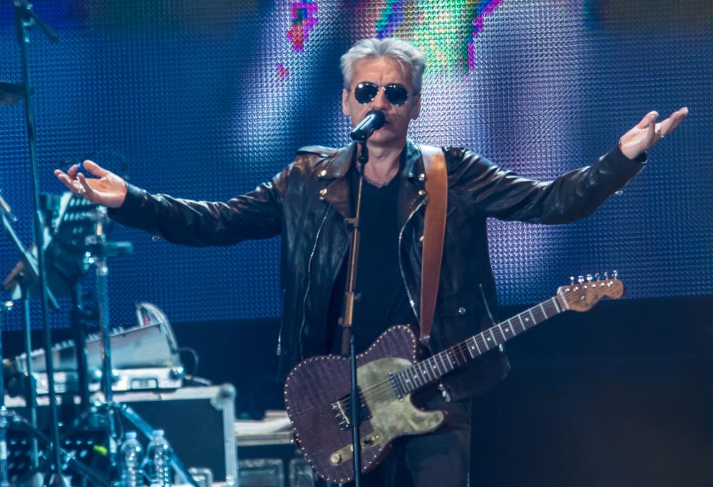 Ligabue racconta il suo "Made in Italy": "Non parlo di me ma di chi lotta contro la crisi"