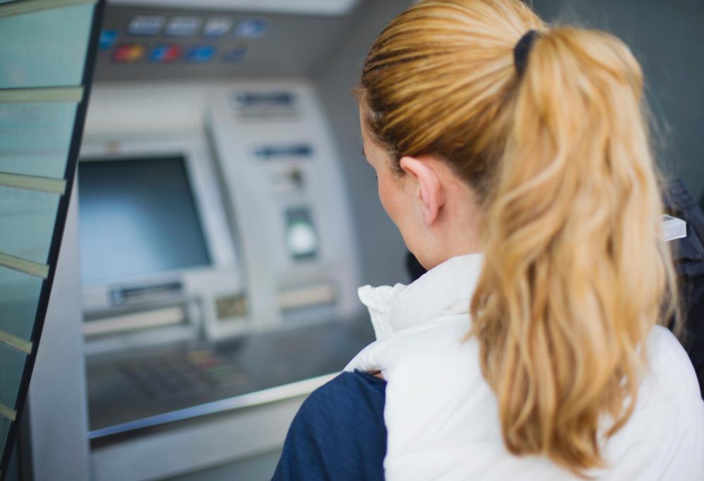 Attenzione al bancomat, è pieno di virus e batteri!
