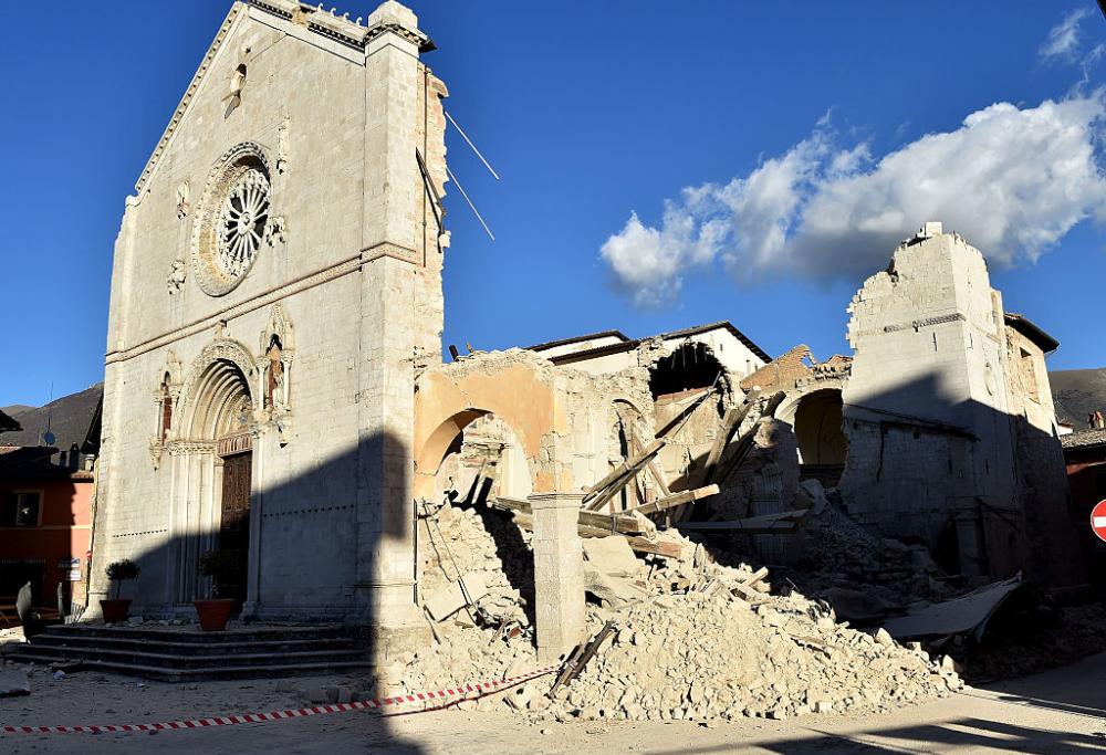 Bufale su Whatsapp e Facebook: “non comprate prodotti dalle zone terremotate”