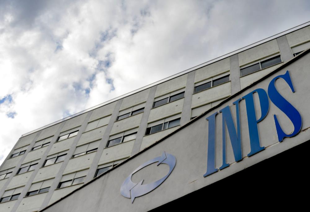 Va all'Inps e gli dicono che è morto da 7 mesi