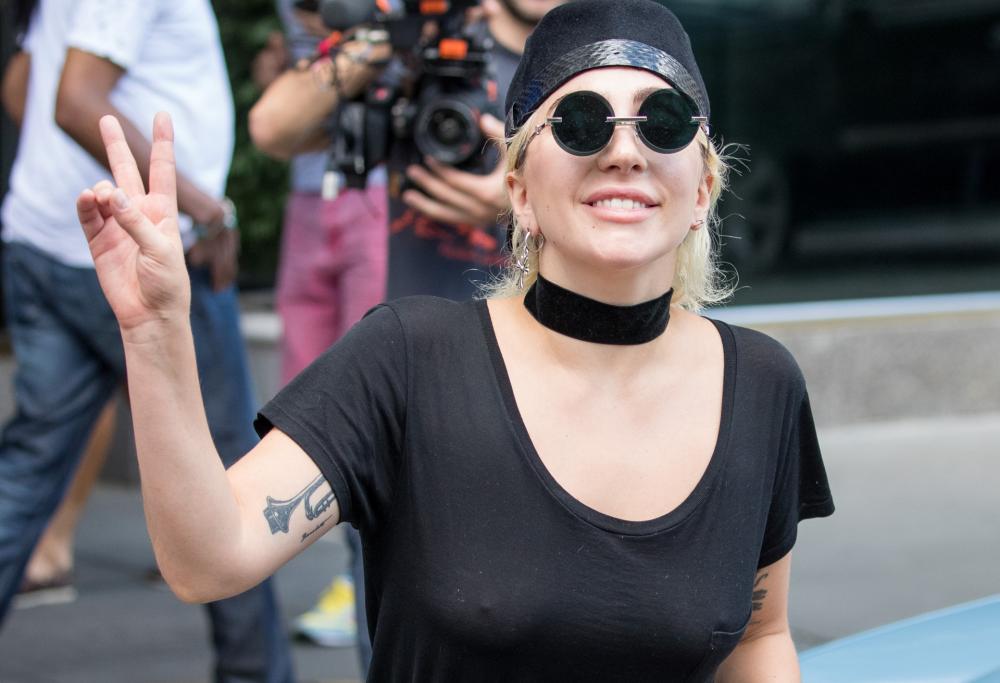 Lady Gaga elogia Madonna: "Forte e coraggiosa"