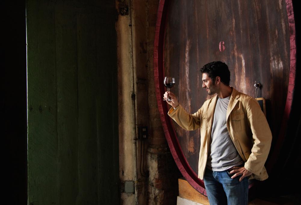 L'uomo che non beve vino? Per le donne è noioso