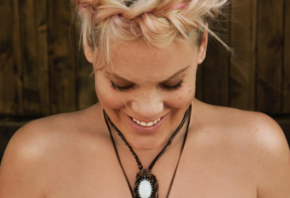 Pink mette in mostra il pancione "hot"