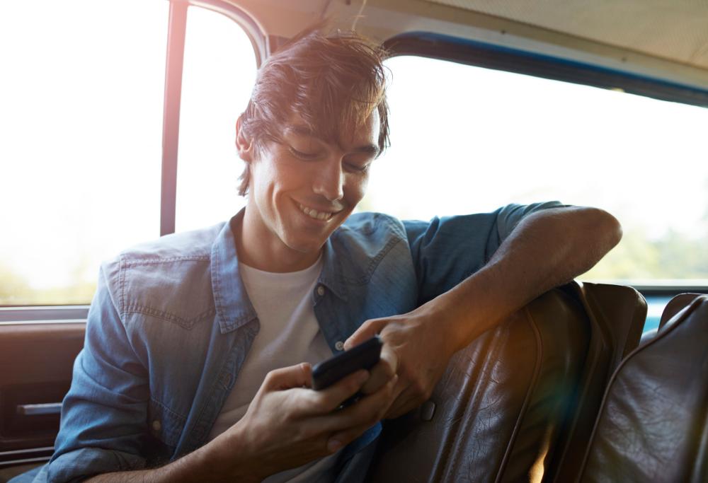 Gli italiani amano i social e non sono attenti alla privacy