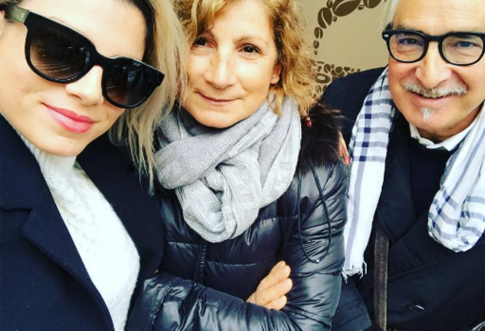 Emma Marrone: a Milano arrivano mamma e papà