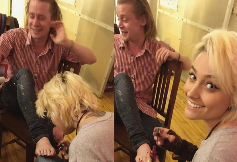 Paris Jackson: smalto ai piedi di Macaulay Calkin