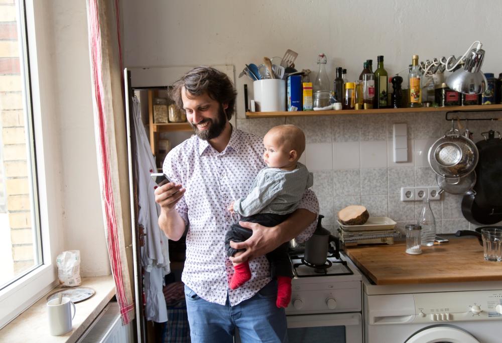 Dipendenza da smartphone? Uguale in genitori e figli