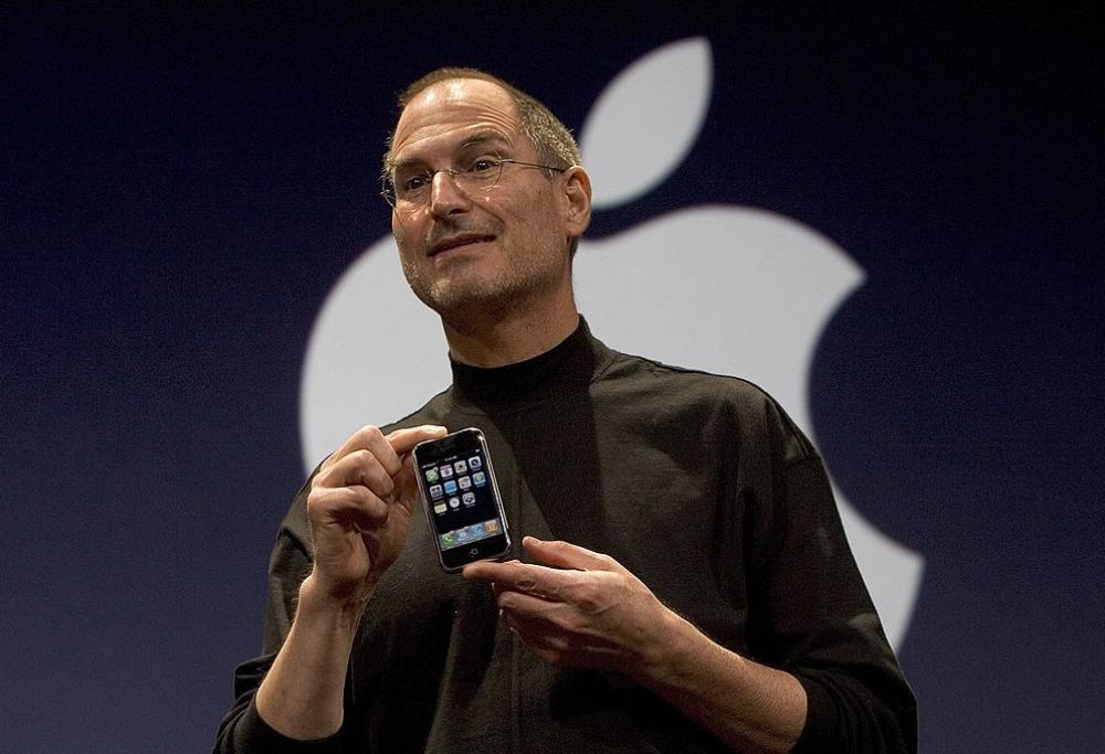 L'iPhone compie dieci anni, la rivoluzione che ha cambiato la nostra vita