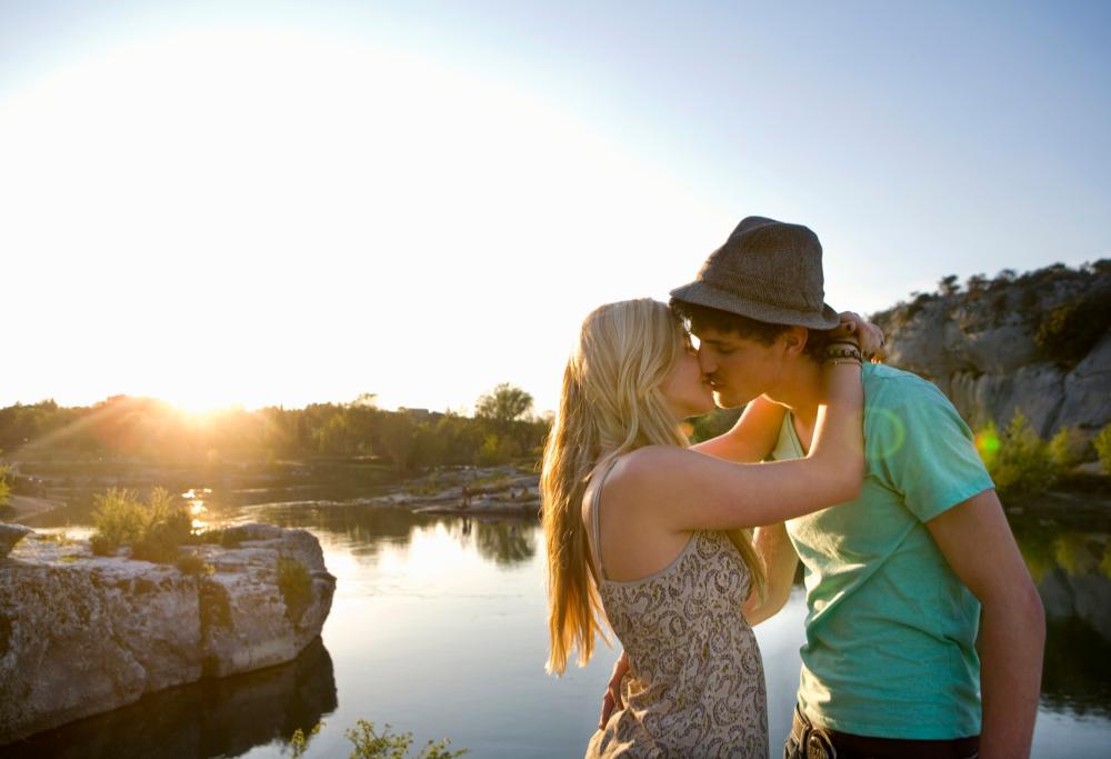 A che età la prima volta? Negli ultimi anni accade sempre più tardi