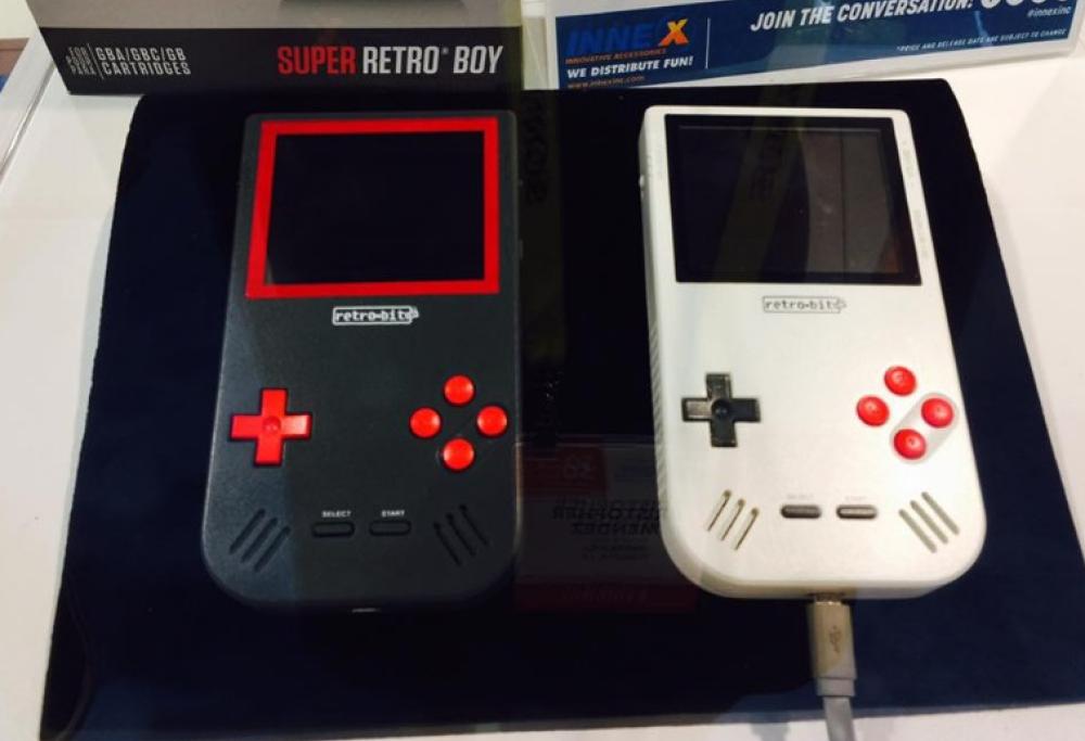 Super Retro Boy console compatibile con i giochi Game Boy