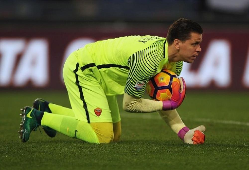 Hackerato Instagram di Szczesny: pubblicate foto hot 