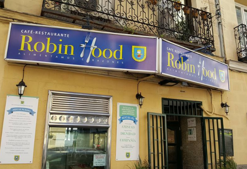 Al ristorante i poveri mangiano gratis. Ecco l'iniziativa di solidarietà di un sacerdote