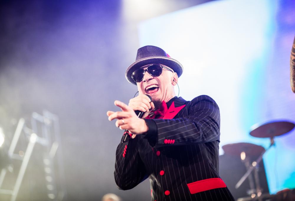 J-Ax: “Bella Zio!”. E l’endorsement a Michele Emiliano è social!