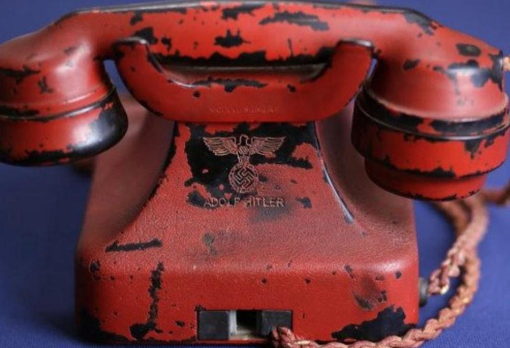 Venduto all’asta il "telefono della morte" di Hitler