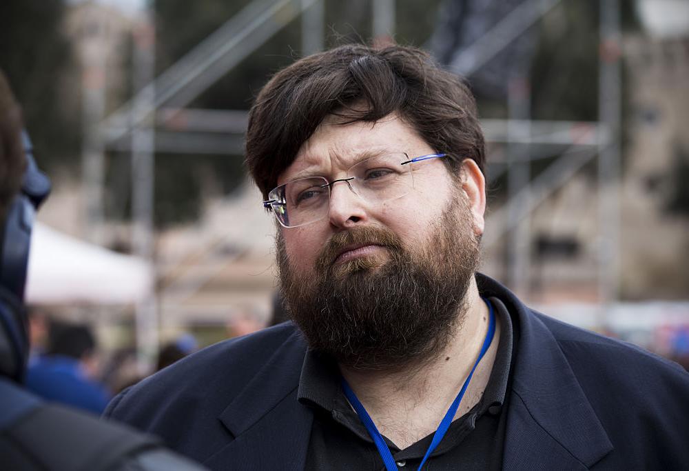 Adinolfi sul caso Dj Fabo: “Hitler almeno i disabili li eliminava gratis”. E Facebook lo sospende
