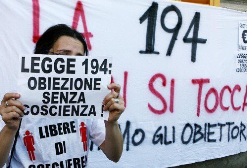 Vuole abortire, contatta 23 ospedali prima di riuscire a trovarne uno disponibile