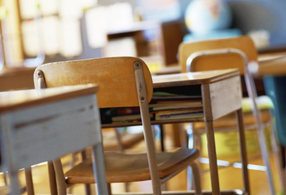 “Tiro fuori il coltello e faccio una strage”: genitore minaccia l'insegnante di scuola di sua figlia